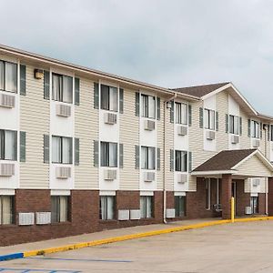 Amerihost Inn & Suites